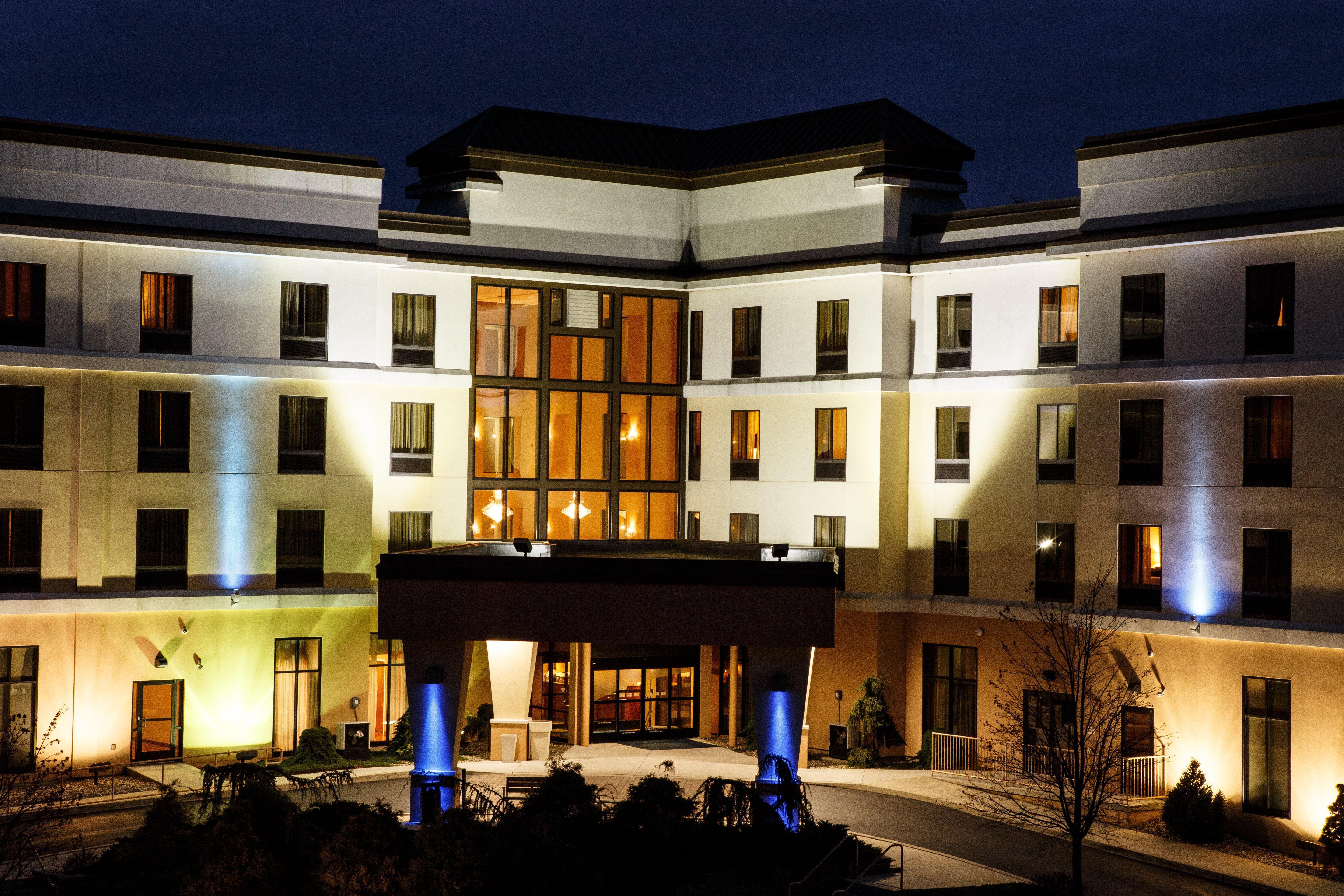 Holiday Inn Express & Suites Harrisburg West Меканіксберґ Екстер'єр фото