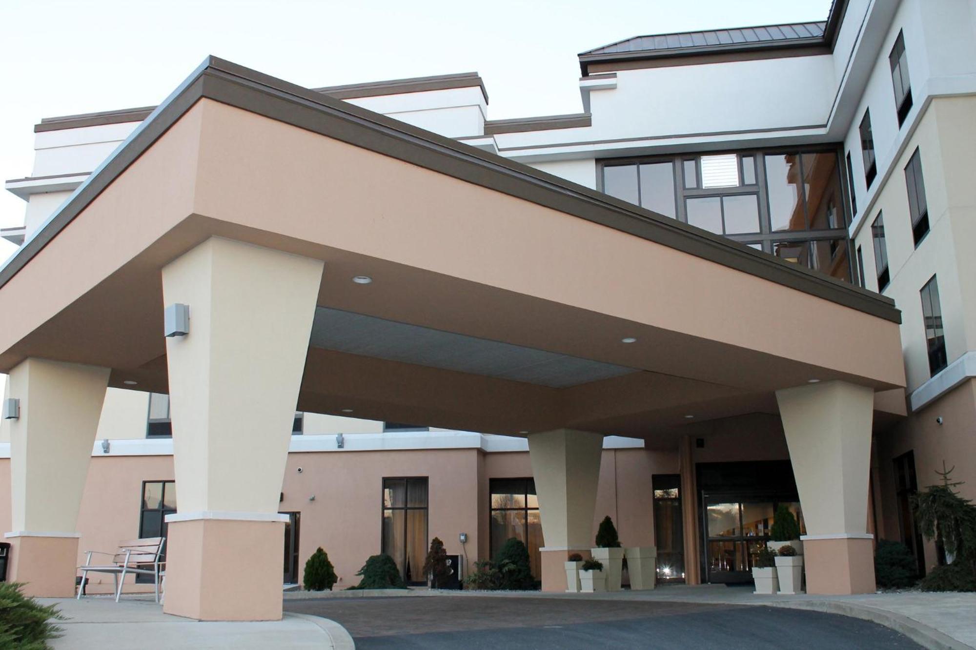 Holiday Inn Express & Suites Harrisburg West Меканіксберґ Екстер'єр фото